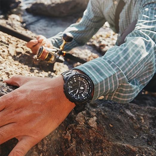 Casio Casio Pro Trek PRT-B70YT-1E, pro trek япония мужские часы на браслете титановый боковой вид