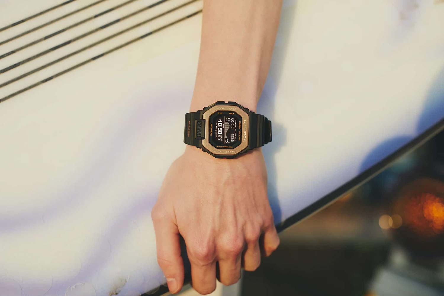 Casio Casio G-Shock GBX-100NS-4E , наручные мужские часы фото под углом