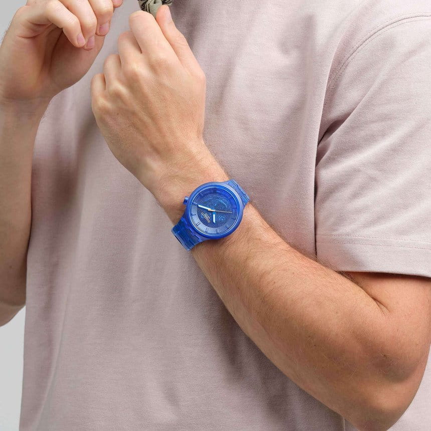 Swatch SB05N116 мужские часы застежка крупным планом