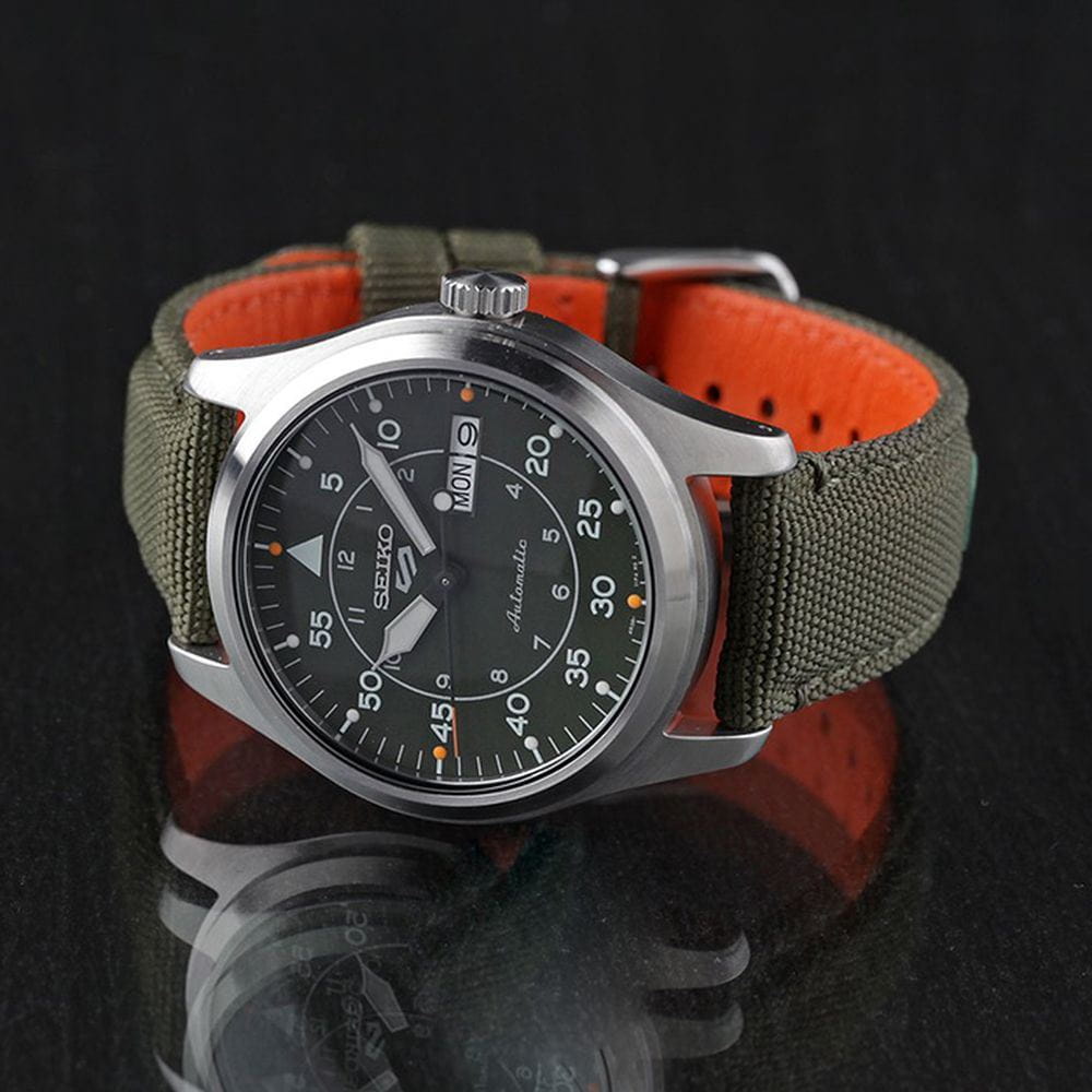 Seiko Seiko 5 Sports SRPH29K1 механические мужские часы часы крупный план зеленый циферблата