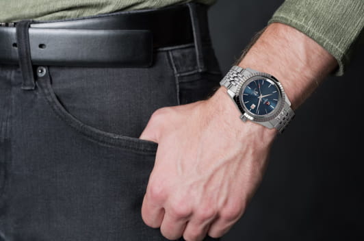Оригинальные часы Rado Rado Hyperchrome Automatic Diamonds R33101713 механические калибр механизма  общий вид