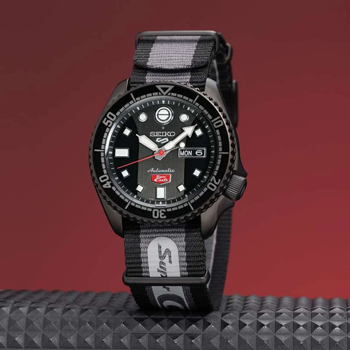 Seiko Seiko 5 Sports SRPJ75K1  - задняя крышка сталь металл корпуса, япония часы