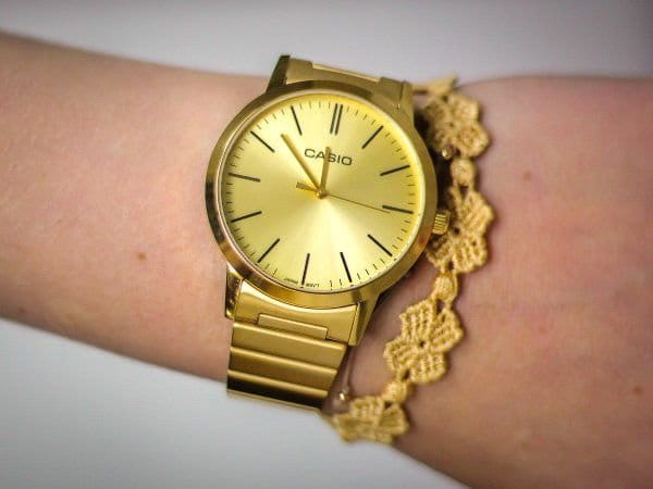 Casio Casio LTP-E118G-7A, ltp япония женские часы на браслете  боковой вид