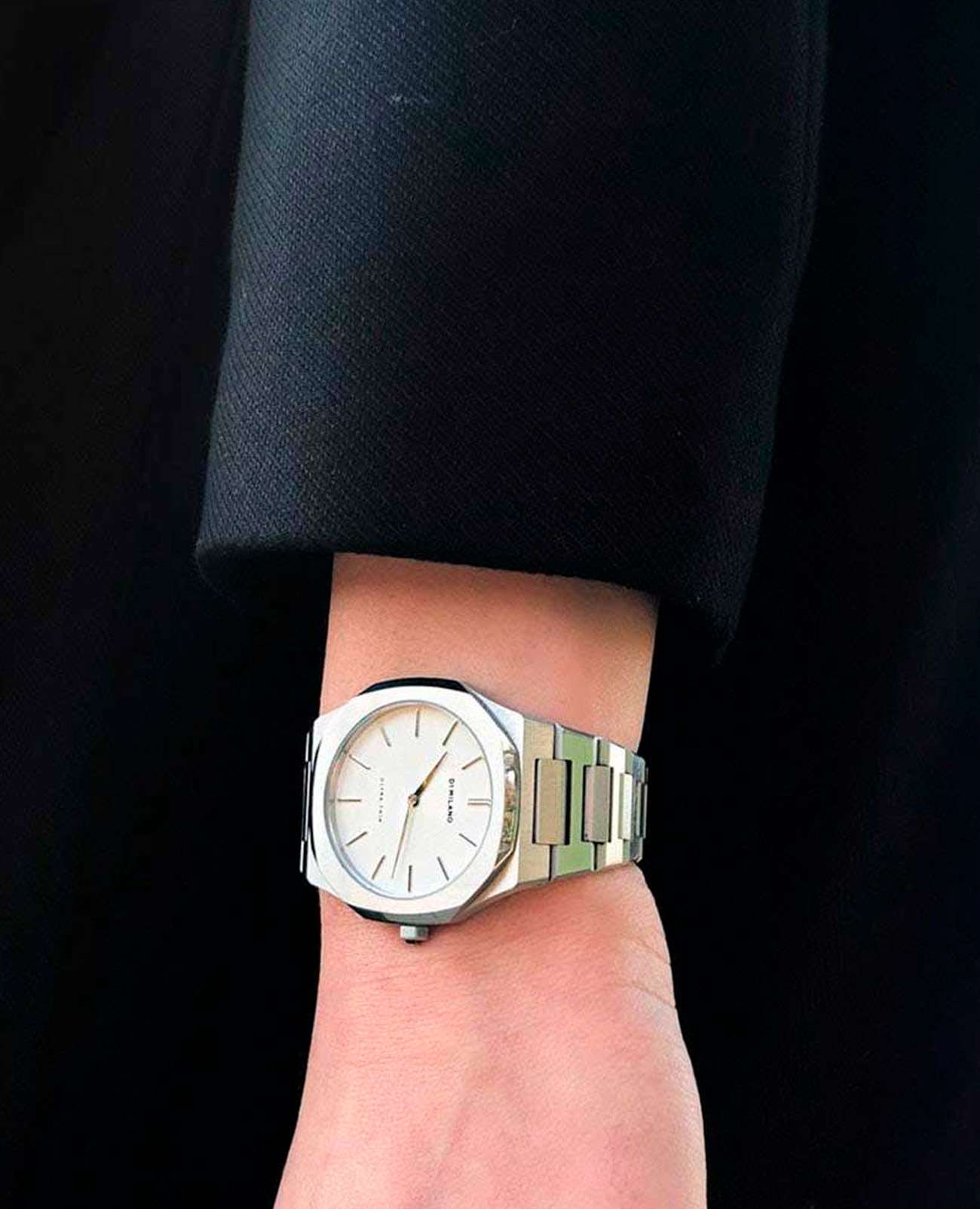 D1 Milano D1 Milano Ultra Thin UTBL01  - задняя крышка сталь металл корпуса, италия часы