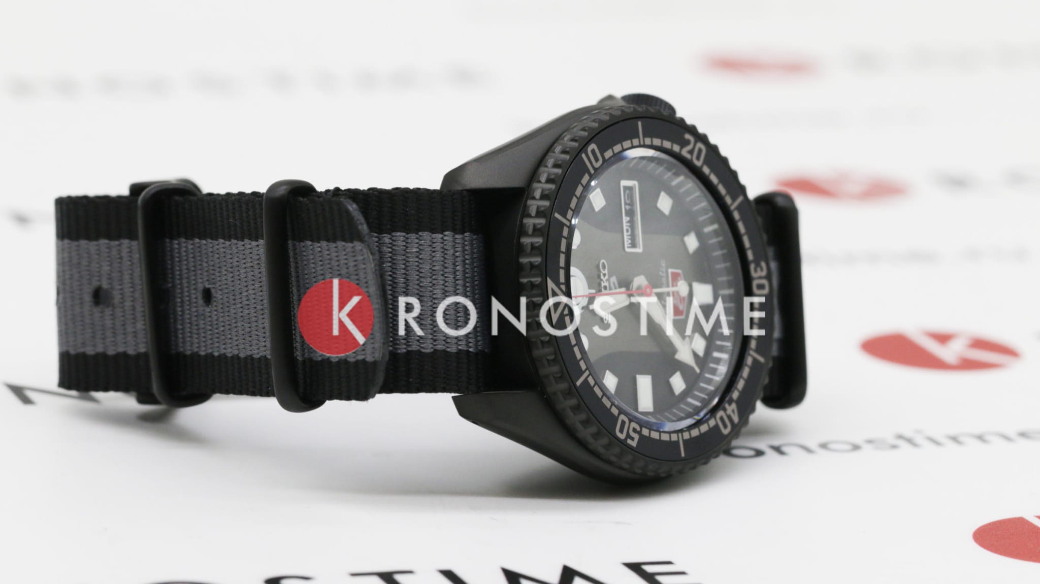 Seiko Seiko 5 Sports SRPJ75K1, 5 sports япония мужские часы на браслете тканевый боковой вид