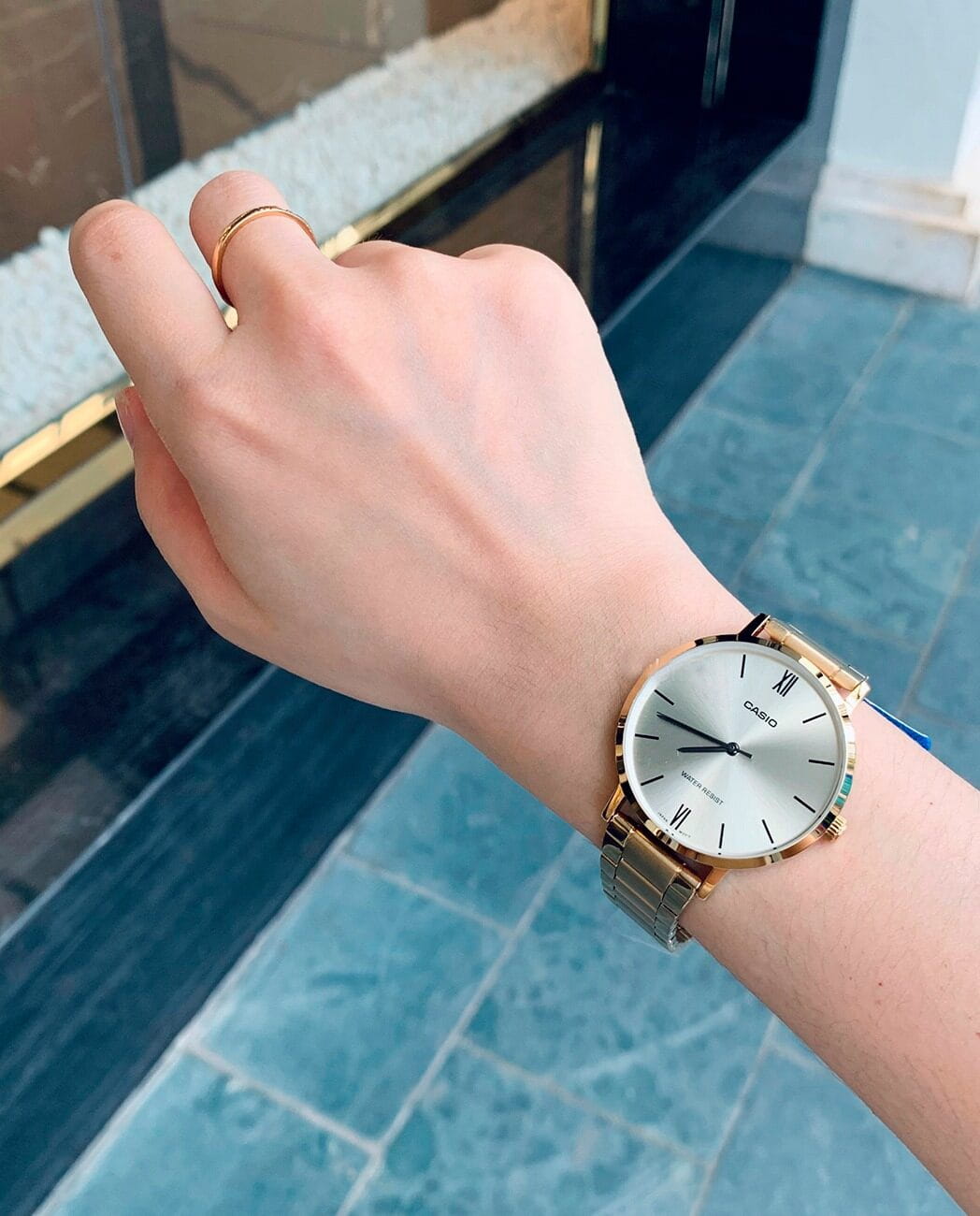 Casio Casio Collection LTP-VT01G-9B , наручные женские часы фото под углом