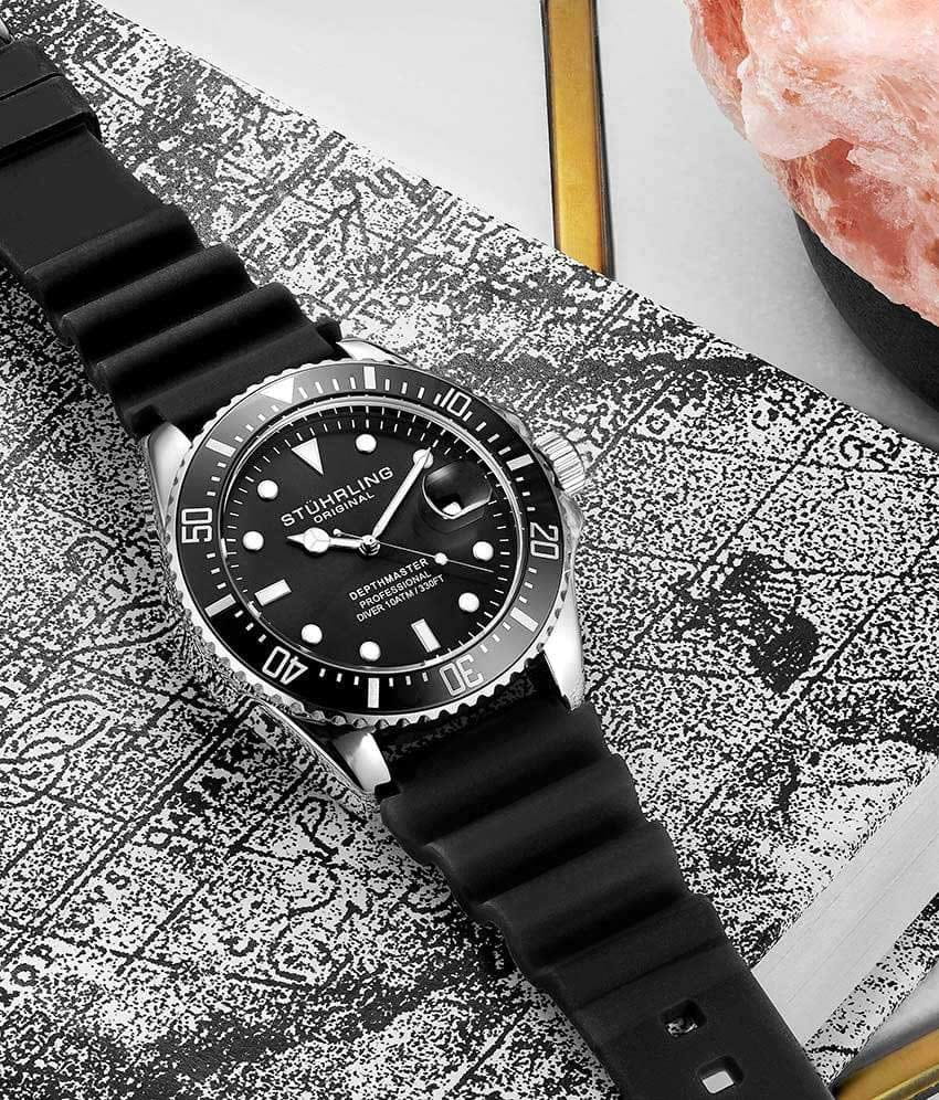 Stuhrling 3950R.1 мужские часы застежка крупным планом