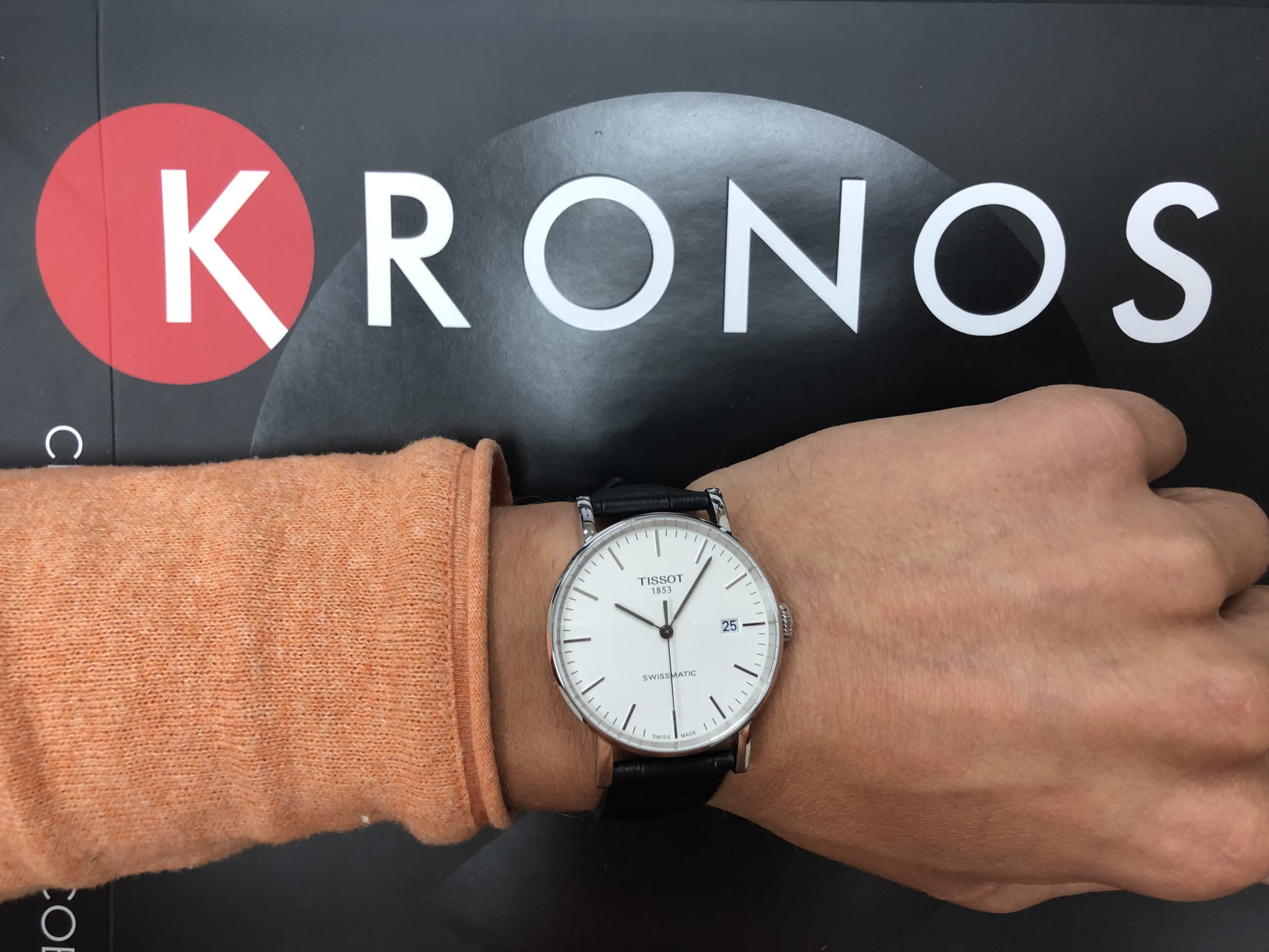 Tissot T1094071603100 мужские часы застежка крупным планом