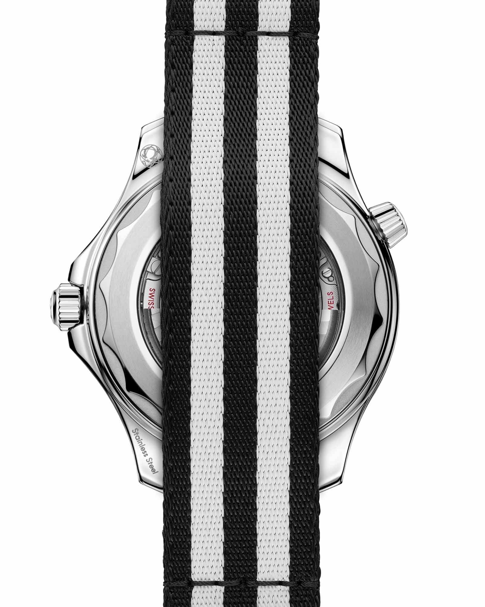 Omega Omega Seamaster Diver 300M 210.32.42.20.01.005 Diver 300m, наручные мужские часы фото под углом