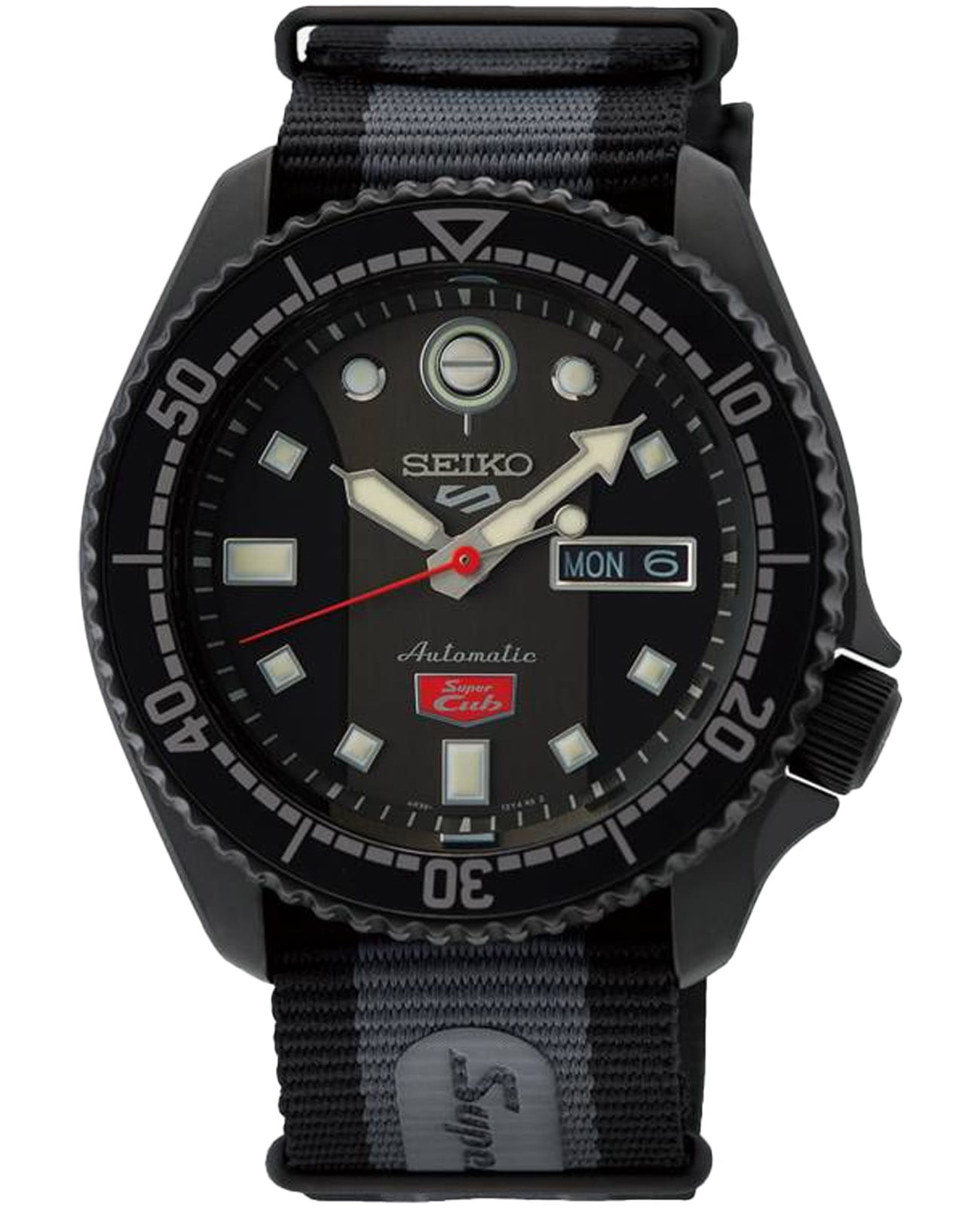 Seiko Seiko 5 Sports SRPJ75K1  SRPJ75K1 механические мужские часы черный циферблат, браслет тканевый — вид спереди