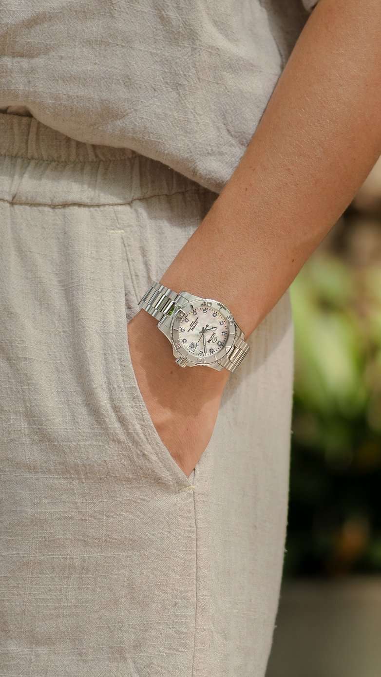 Jaguar J870/1 женские часы застежка крупным планом