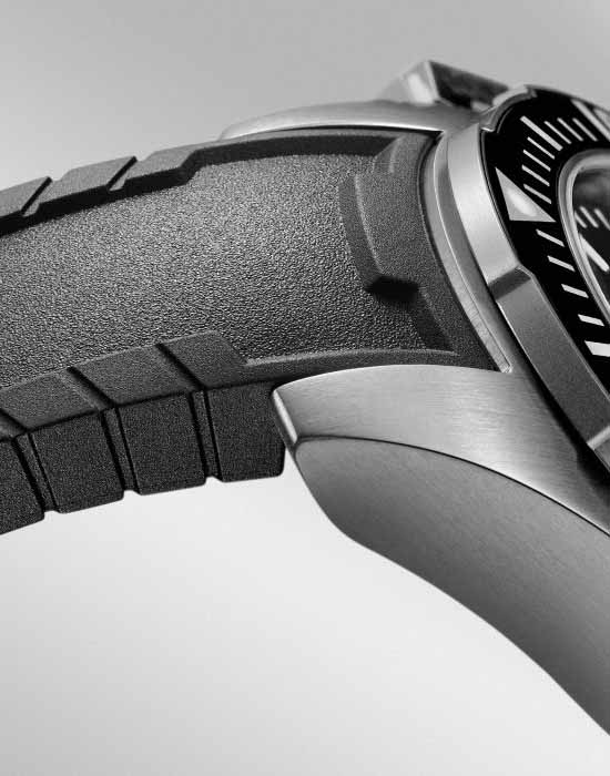 Hamilton Hamilton Khaki Navy Frogman H77605335  — детали корпуса и каучук