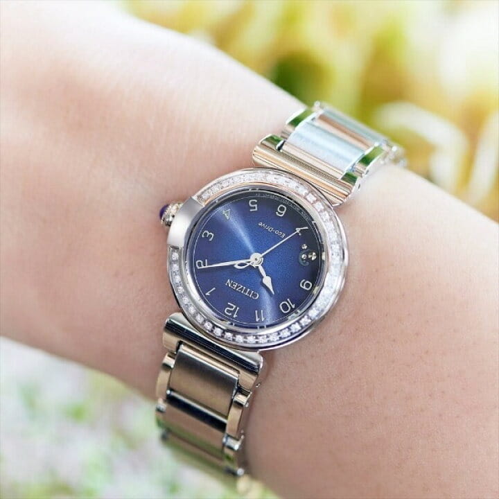 Citizen Citizen Citizen L EM1120-87L , наручные женские часы фото под углом