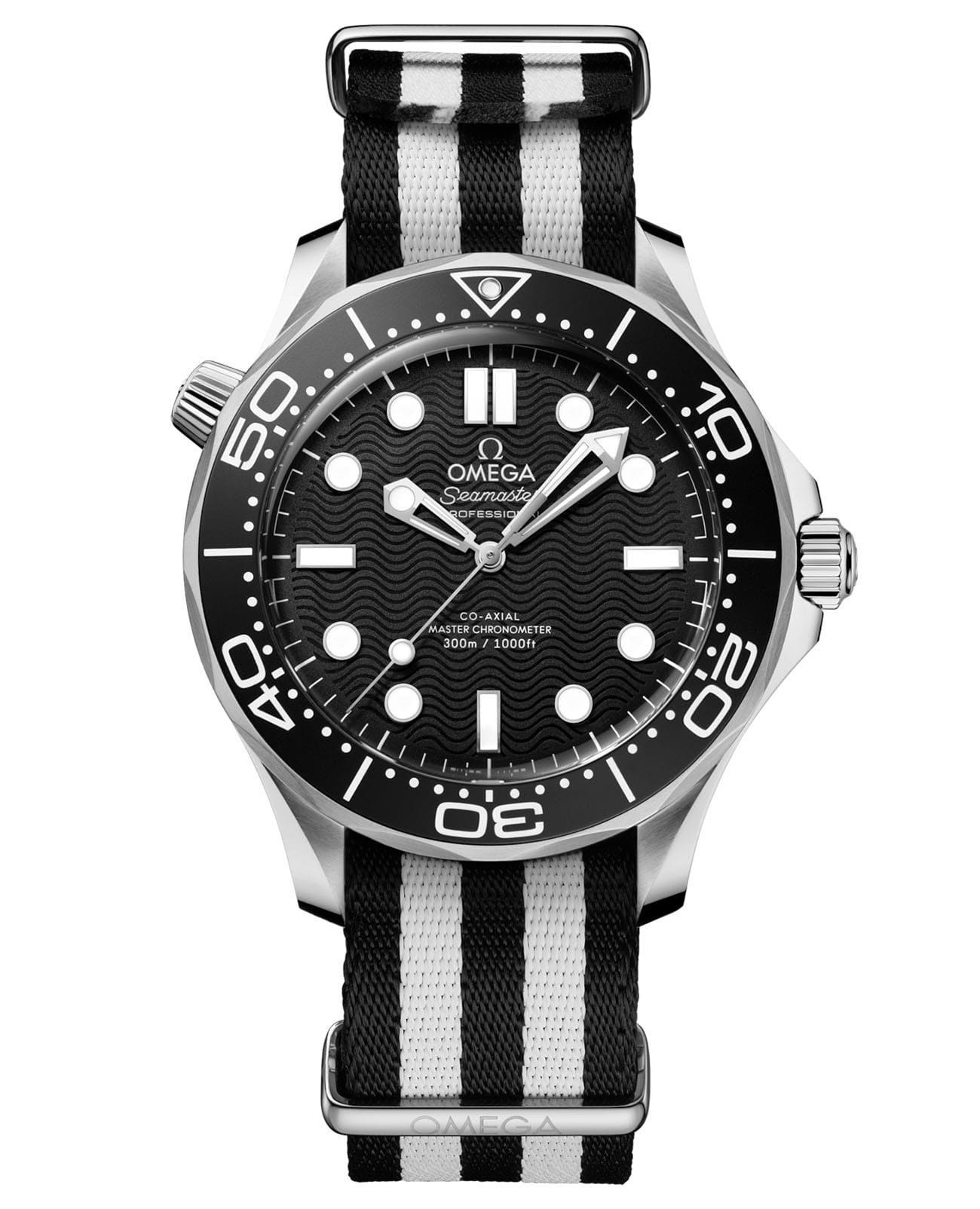 Omega Omega Seamaster Diver 300M 210.32.42.20.01.005 Diver 300m 21032422001005 механические мужские часы черный циферблат, браслет полиамидная ткань — вид спереди