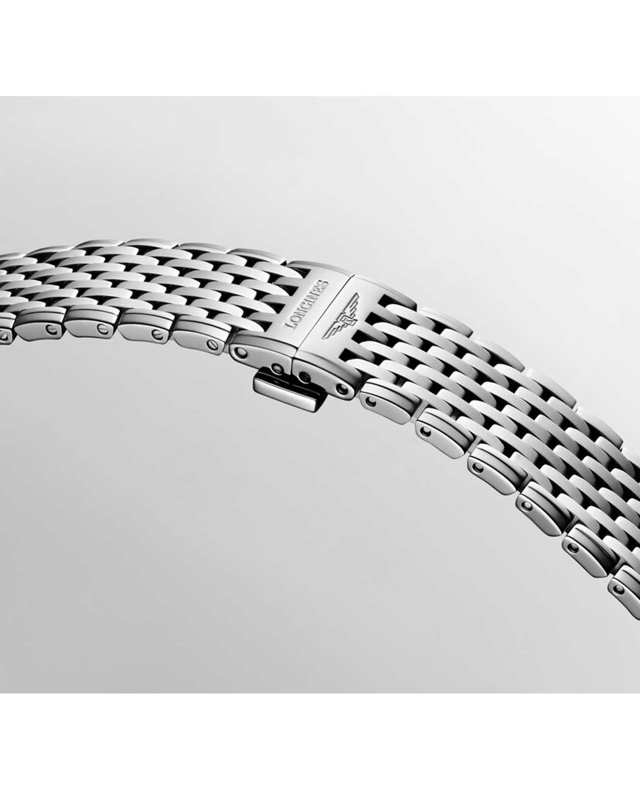 Longines L45124776 женские часы застежка крупным планом