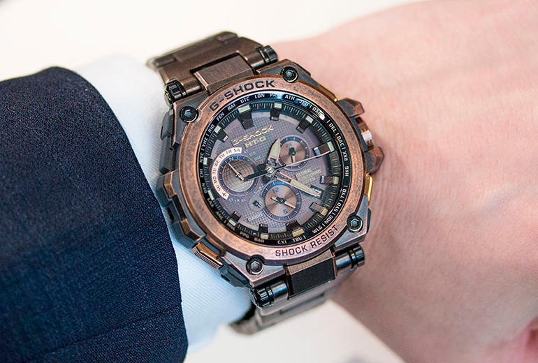 Casio Casio G-Shock Premium MTG-G1000AR-1A электронные мужские часы часы крупный план черный циферблата