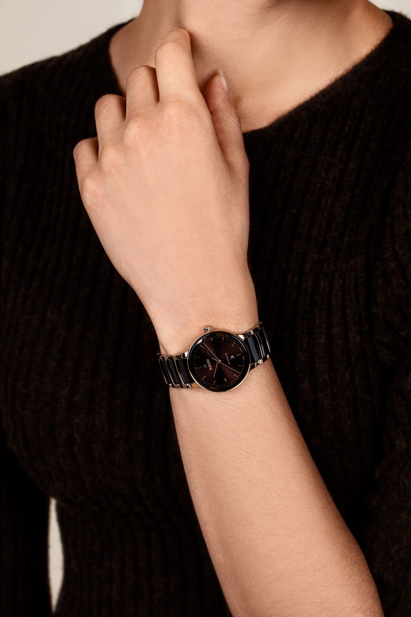 Rado Rado Centrix Automatic R30019302, centrix швейцария женские часы на браслете высокотехнологичная керамика + нержавеющая сталь с pvd покрытием боковой вид