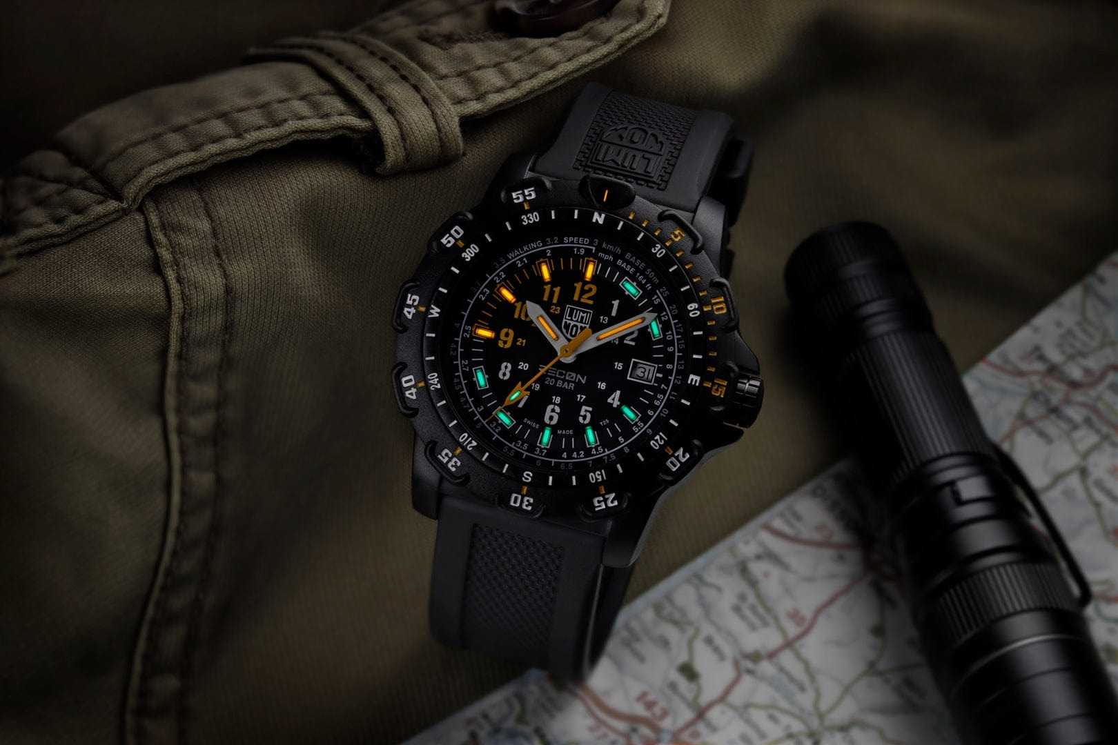 Luminox Luminox Recon Point Man 8820 Series Heritage XL.8825.H.SET, navy seal швейцария мужские часы на браслете резина боковой вид