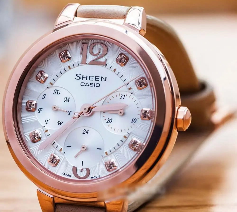 Casio SHE-3048PGL-7B женские часы застежка крупным планом